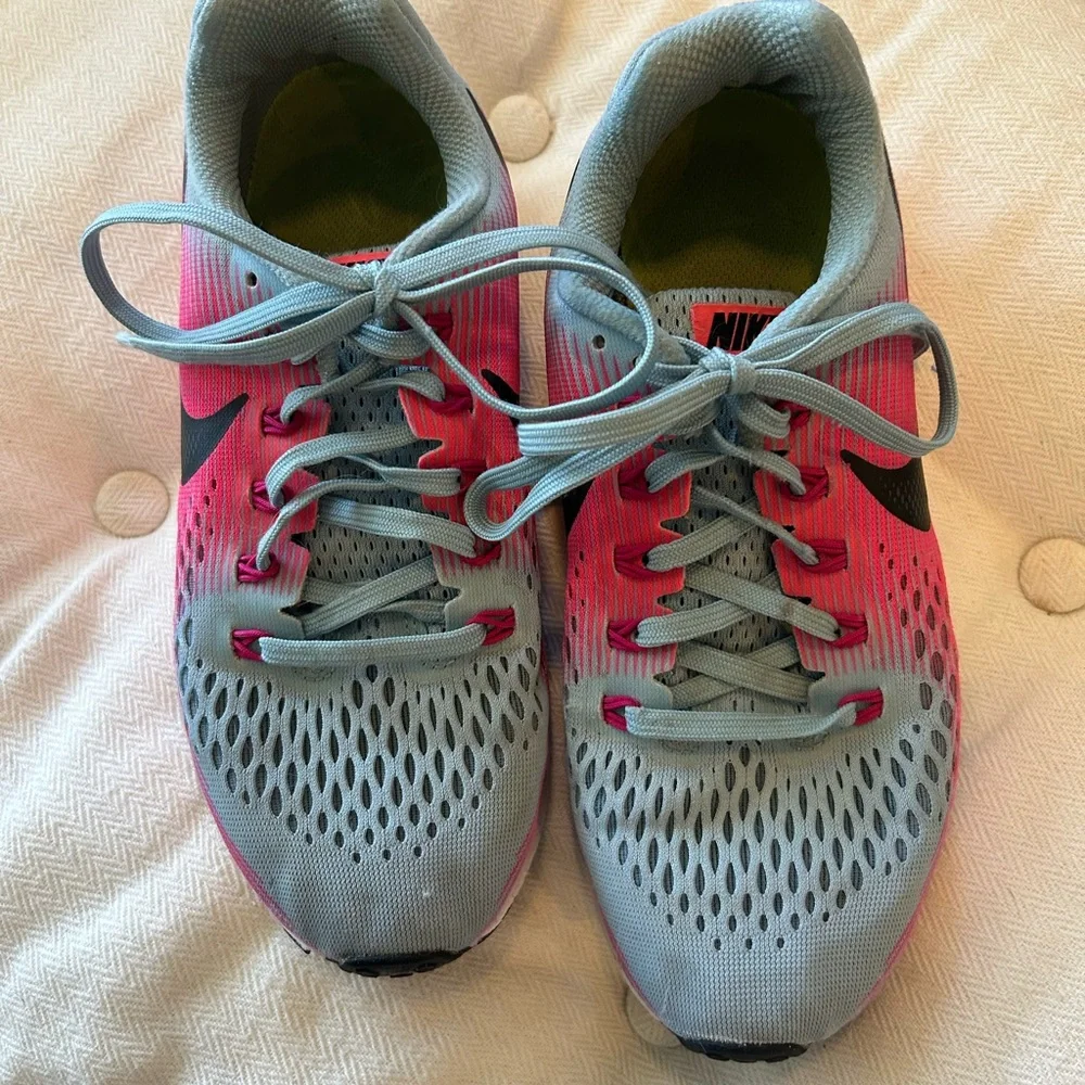 Nike Pink and Blue Running Shoes Size 8 - Picture 1 of 7